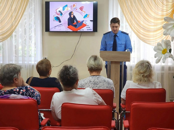 Воскресенским долголетам рассказали, как не попасться на уловки мошенников