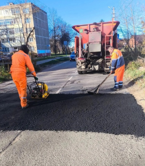 В Воскресенске продолжают приводить дороги в порядок