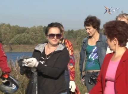 Городской субботник. Берега озера Светлое очистили от мусора