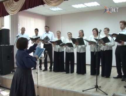 О духовном на языке музыки. Накануне Дня Крещения Руси камерный хор «Хорал» выступил с концертом