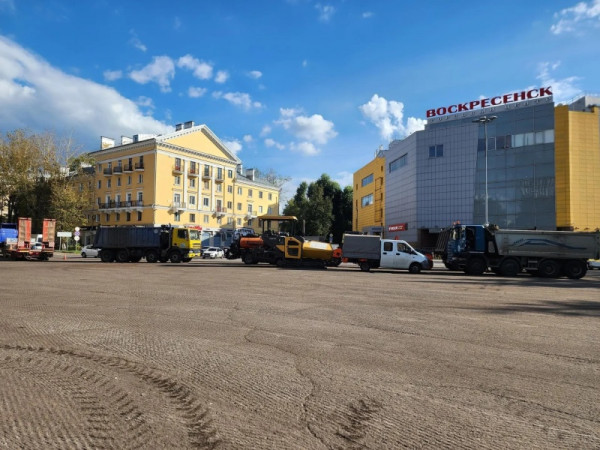 На площади Ленина ведется подготовка к укладке асфальтобетонного покрытия