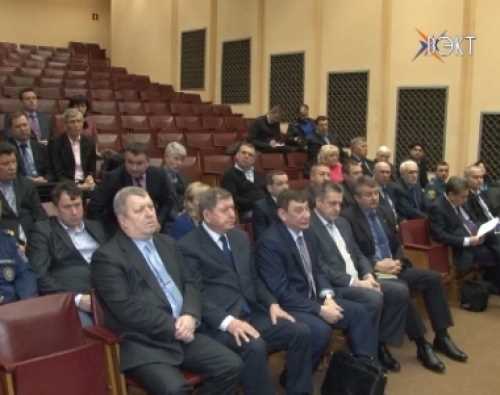 Уборка и вывоз снега, своевременная очистка крыш. Об этом говорилось на совещании в администрации