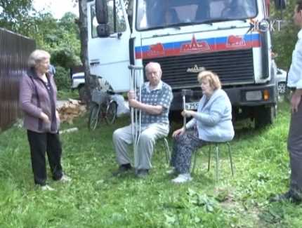 В тесноте и в обиде. Вопрос о нескольких сотках поделил деревню на два лагеря