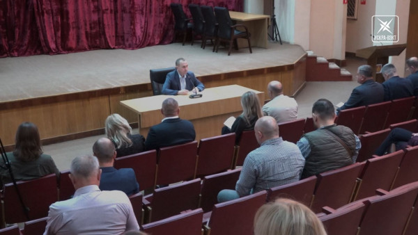 Встретить зиму во всеоружии. Готовность округа к холодам обсудили на оперативном совещании в администрации
