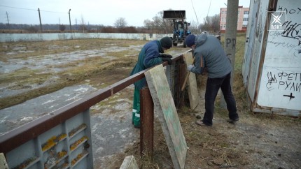 Старой хоккейной коробке – новую жизнь! В микрорайоне Фетровая фабрика восстановят спортивный объект
