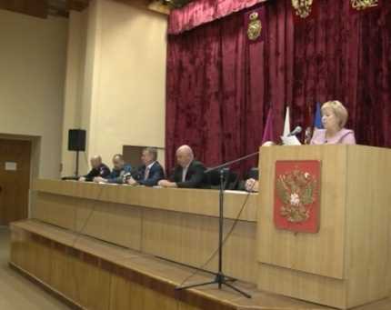 Проблему с отоплением преодолели. Какие еще темы обсудили на оперативном совещании в администрации?